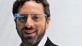 Google-Co-Gründer Sergey Brin trägt die Google Glass bei der Mercedes-Benz Modewoche 2012.