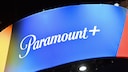 Paramount+ Logo auf blauem Grund: Streaming-Dienst teurer