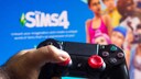 Sims 4 mit Konsolen-Controller