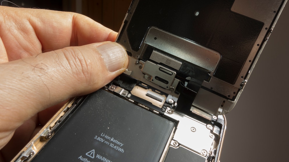 Der Akku-Tausch ist eine der häufigsten Reparaturen an einem Smartphone