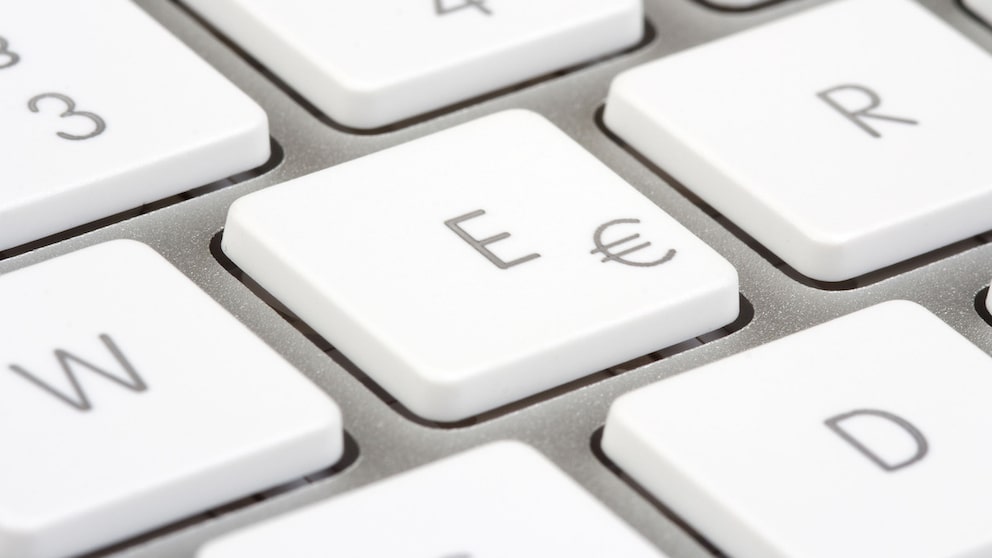 Anders als bei der haptischen Tastatur sind die Sonderzeichen dem Smartphone-Keyboard oft gut versteckt