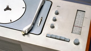 Die Hi-Fi-Geräte von Braun sind berühmt für ihr schlichtes und funktionelles Industrie-Design
