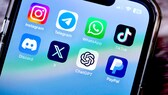 Smartphone-Oberfläche mit diversen Apps, darunter unter anderem Instagram, Discord und WhatsApp.