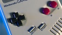 Nintendo Game Boy in Grau mit gut leserlichem Schriftzug