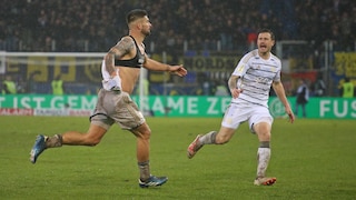 Kai Brünker nach seinem Tor für den 1. FC Saarbrücken gegen Borussia Mönchengladbach
