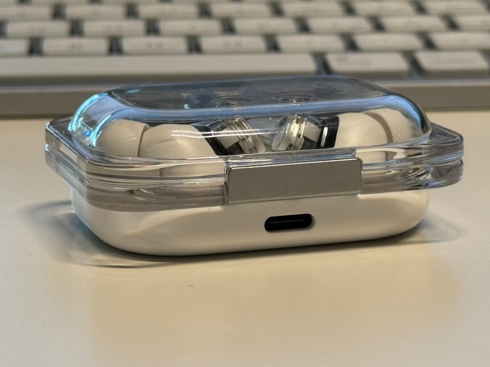 The case of the Nothing Ear (a)