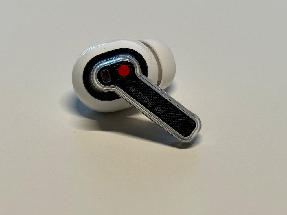 Ein Earbud der Nothing Ear