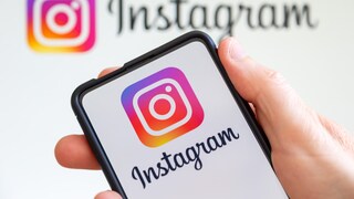 Symbolbild: Instagram-Logo auf Smartphone
