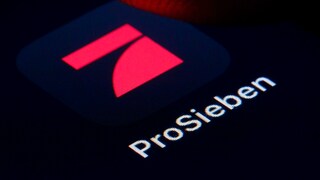 ProSieben-Logo auf einem Handy-Display.