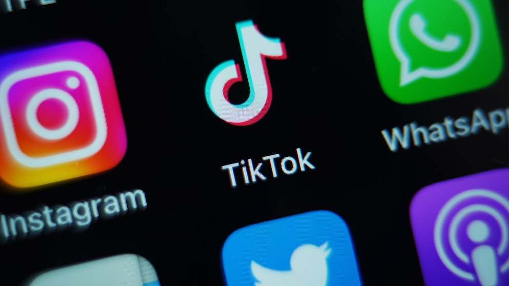 App-Icons auf einem Bildschirm, darunter Instagram, TikTok und WhatsApp.