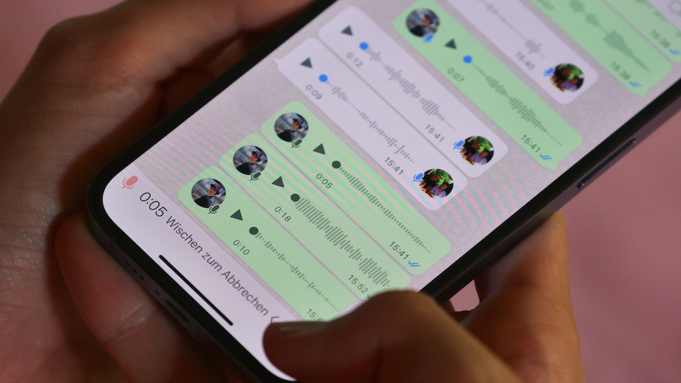 Symbolbild: WhatsApp-Chat auf Smartphone mit Sprachnachrichten