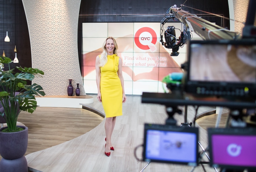 Angie Herzog, Moderatorin bei QVC