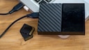 Externe Festplatte auf einem Laptop
