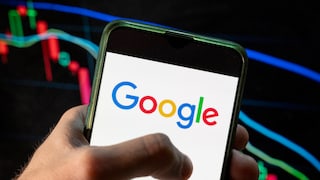 Google-Logo auf einem Smartphone-Display.