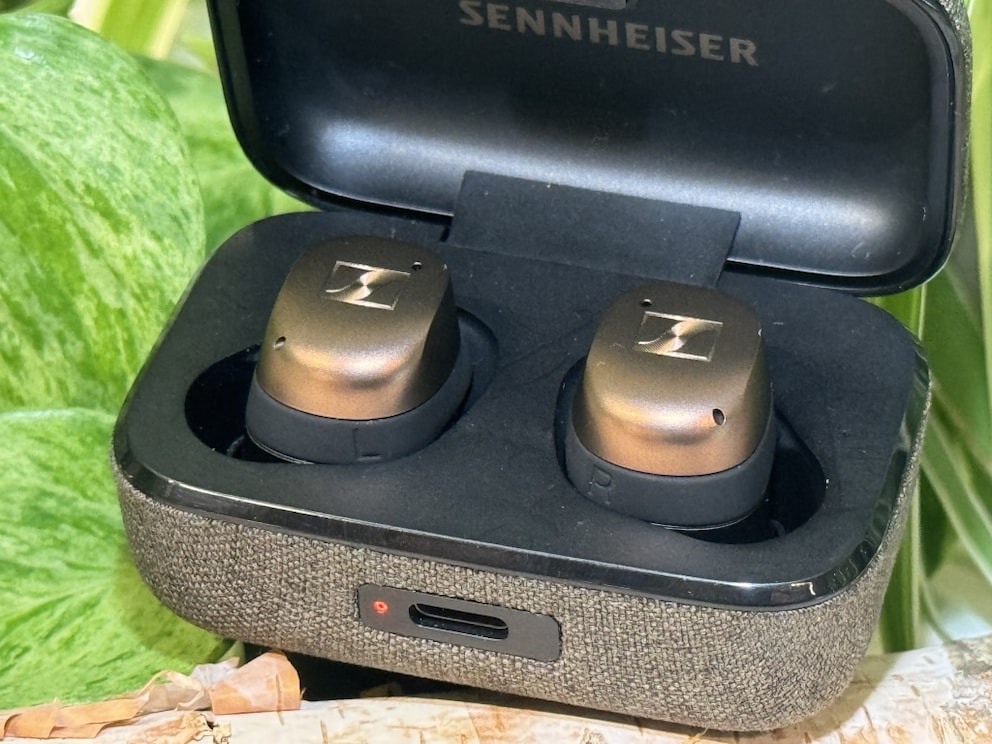 The now fourth generation of the Sennheiser Momentum True Wireless comes with the usual design