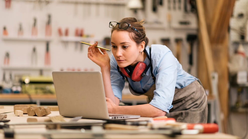 Wer im Handwerk arbeitet muss sich vor KI weniger fürchten als manch ein Büroangestellter.