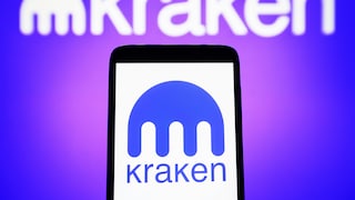 Kraken-Logo auf Handy- und Computer-Bildschirm.