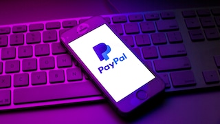 Logo von PayPal auf einem Handy.