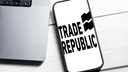 Logo von Trade Republic auf einem Handy.