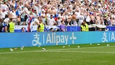 Alipay-Werbung beim EM-Vorrundenspiel Slowenien gegen Serbien in der Allianz-Arena in München