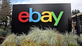 eBay-Logo an einem Schild.