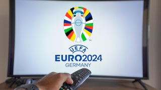 Logo der EM 2024 auf einem Fernseher.