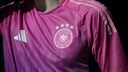 Gefälschte EM-Trikots können dem Original extrem ähnlich sehen