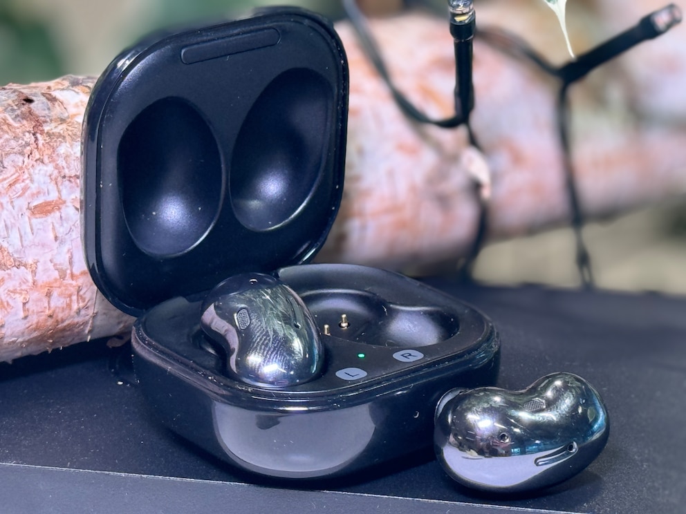 AirPods-Alternativen mit ANC: Die bohnenförmigen Galaxy Buds Live mit ihrem Case