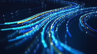 Grafische Darstellung von Daten, die durchs Internet via eines Netzwerks strömen.