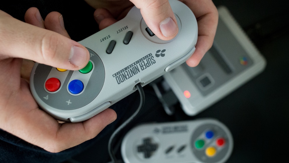 Optisch ähnelt der Nintendo-PlayStation-Controller dem hier abgebildeten Nintendo-Kontroller sehr.