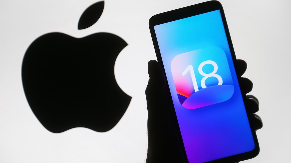 Apple-Logo und iOS-18-Symbol auf einem Handy-Display