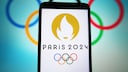Olympische Spiele 2024 Logo auf dem Smartphone