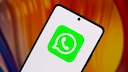 WhatsApp-Logo auf einem Handy