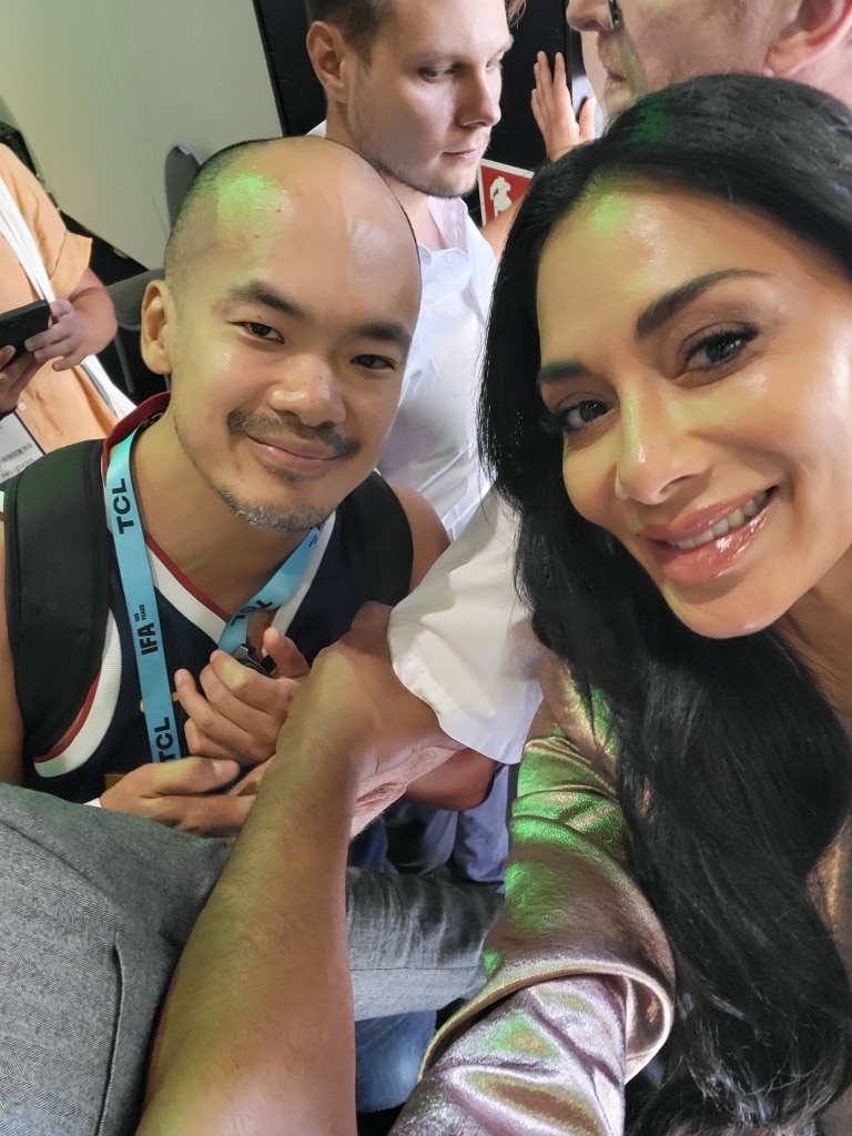 TECHBOOK-Redakteur Woon-Mo Sung mit Nicole Scherzinger