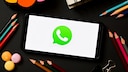 WhatsApp-Logo auf einem Handy
