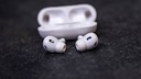 Die AirPods sollte man regelmäßig reinigen. Apple verrät, wie es genau geht.
