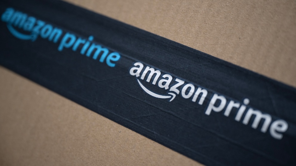 Amazon Prime Logo auf einem Paket