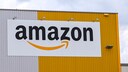 Amazon-Logo an einem Gebäude