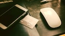 Viele Menschen tragen ihre Girokarte am Handy. Aber ist das gefährlich?