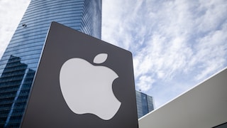 Apple-Logo vor einem Gebäude