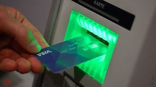 Debitkarten sind immer weiter verbreitet – doch was ist der Unterschied zur Kreditkarte?