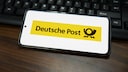 Deutsche Post Logo auf einem Smartphone
