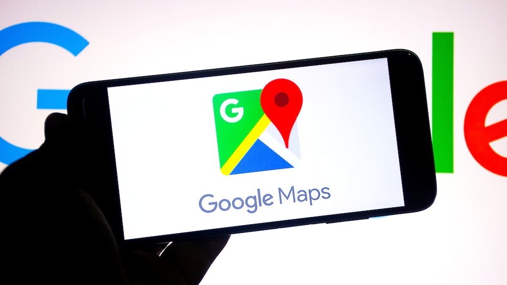 Google Maps Logo auf einem Smartphone