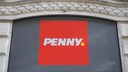 Penny-Logo über einem Eingang
