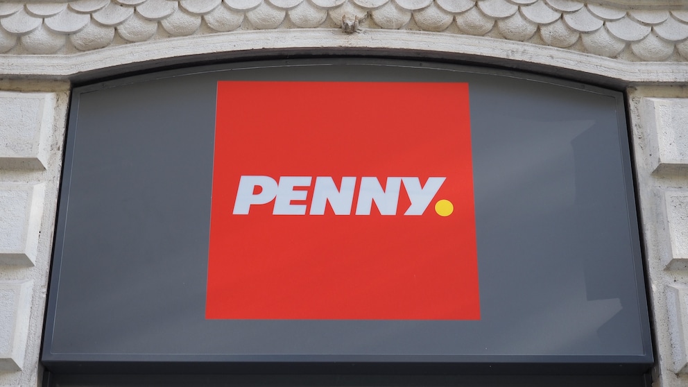 Penny-Logo über einem Eingang