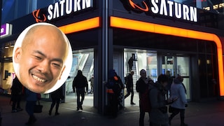 TECHBOOK-Redakteur Woon-Mo Sung und eine Saturn-Filiale