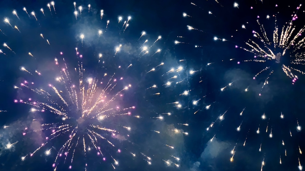 Es gibt vielfältige Apps, die Silvester noch schöner machen: Feuerwerk am Himmel