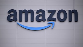Amazon-Logo an einem Gebäude