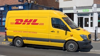 Die DHL klingelt in einigen Fällen nicht mehr, wenn Pakete geliefert werden. Das kann man dagegen tun.