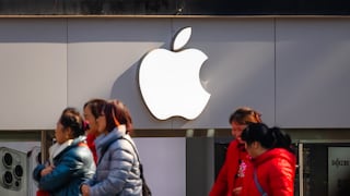Apple Logo mit mehreren Menschen